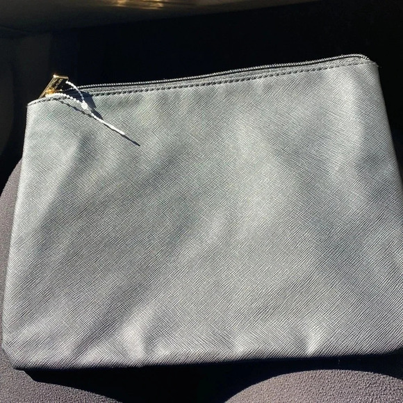 Tartan & Twine black Vegan Saffiano Leather gold zipper Clutch - Picture 4 of 5